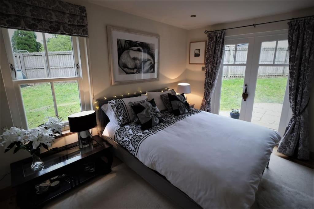 Loch Lomond Unique Selfcontained Bed+Bathroom Alexandria Exterior photo